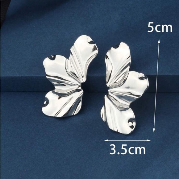 Silver half floral statement earrings Anthropologie - Picture 3 of 4